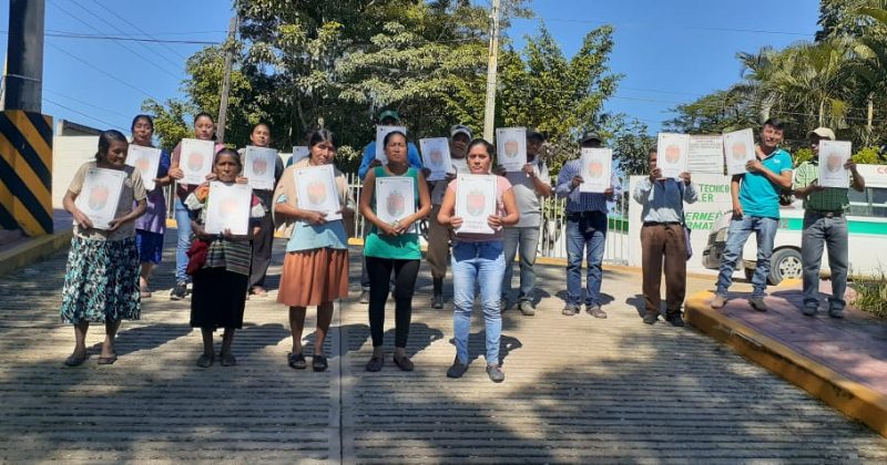 Provich beneficia a 16 familias de Ocosingo con escrituras públicas