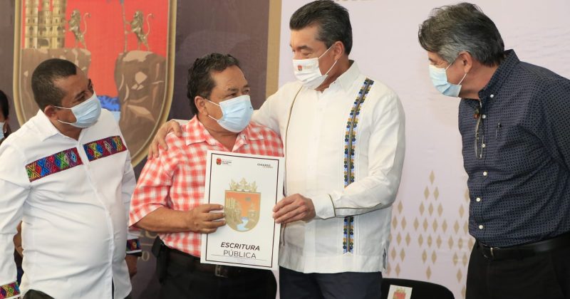 Provich y Ayuntamiento de Tuxtla Gutiérrez entregan 275 escrituras públicas