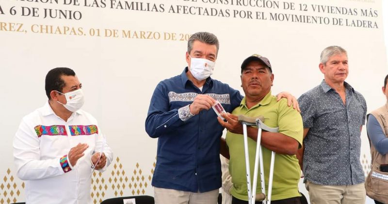 Provich entrega 59 viviendas a familias afectadas de las colonias 6 de Junio y Aires del Oriente