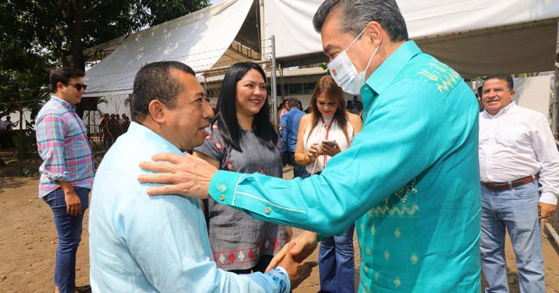 Provich dona predio y entrega escritura pública al Icatech en Tapachula