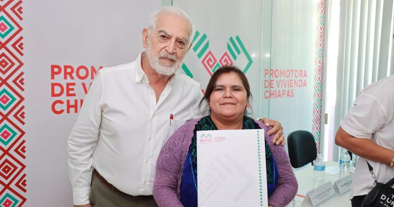 Promotora de Vivienda entrega escrituras públicas a familias chiapanecas de diferentes municipios
